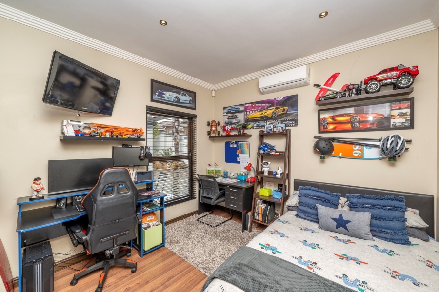 3 Bedroom Property for Sale in Graanendal Western Cape